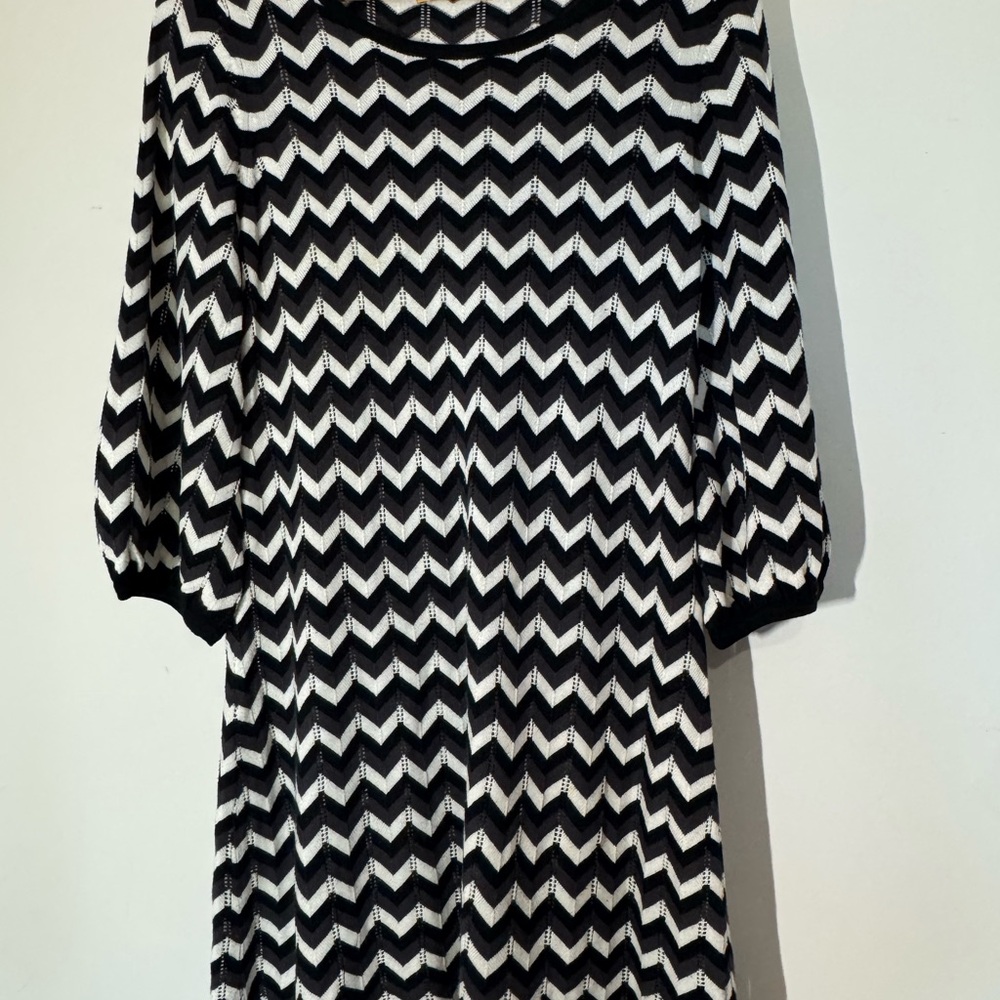 Alice + Olivia Chevron Knit Dress – Black, Ivory & Dark Gray – Fits Medium - Picture 3 of 10